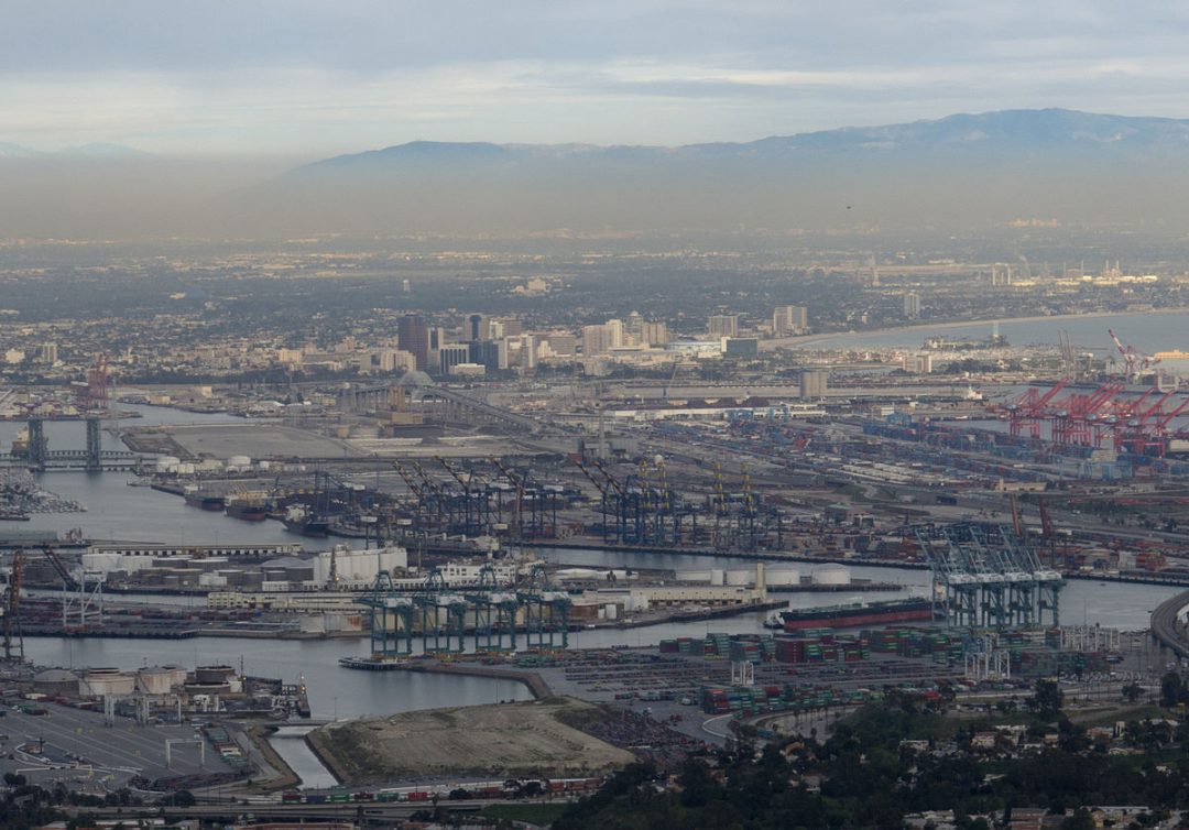 San Pedro Bay Ports announce new measure to clear cargo. Image: Wikimedia Commons / NickCPrior
