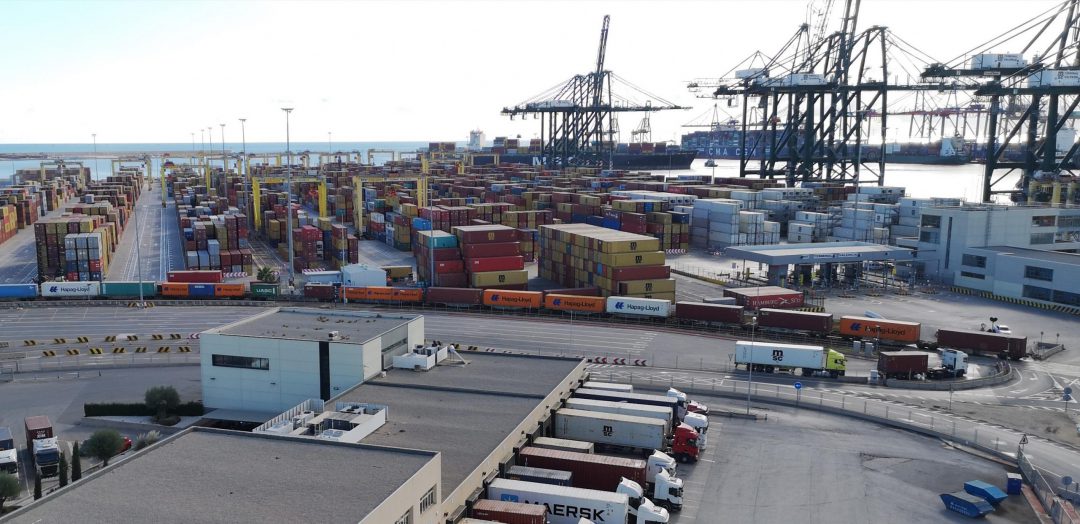 Import/export traffic keeps Valenciaport's activity strong. Image: Port Authority of Valencia