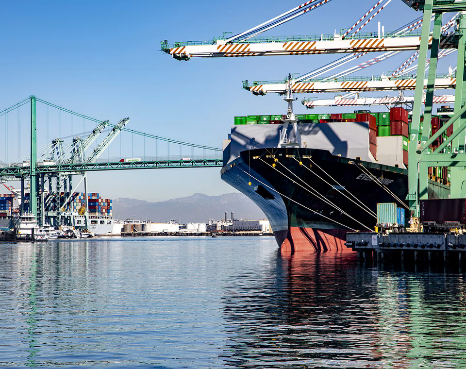 Port of Los Angeles, Port of Shanghai, and C40 Cities announce partnership to create world’s first transpacific green shipping corridor between ports in the United States and China. Image: Port of Los Angeles