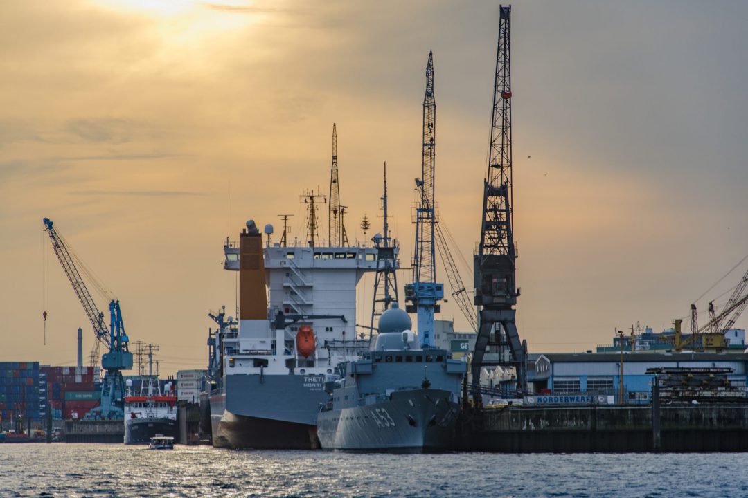 Aker Clean Hydrogen and Kuehne+Nagel to offer green container shipping. Image: Pexels