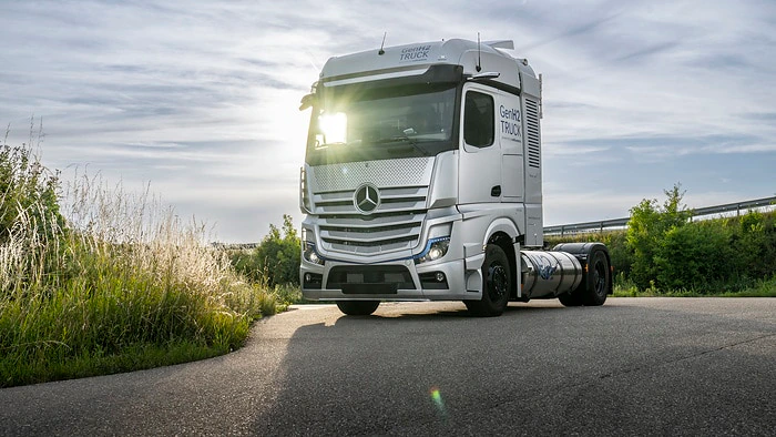 Daimler Truck's first successful liquid hydrogen refuelling of the truck. Image: Daimler AG