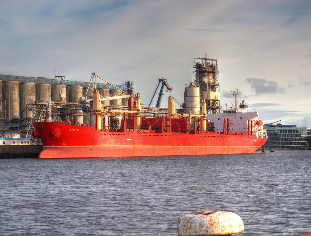 MOL signs deal for four Capesize bulkers and two VLCC tankers. Image: Pixabay