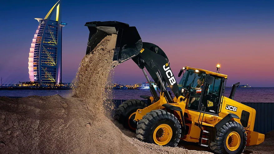 Maersk announces a new multi-year partnership with JCB. Image: Maersk