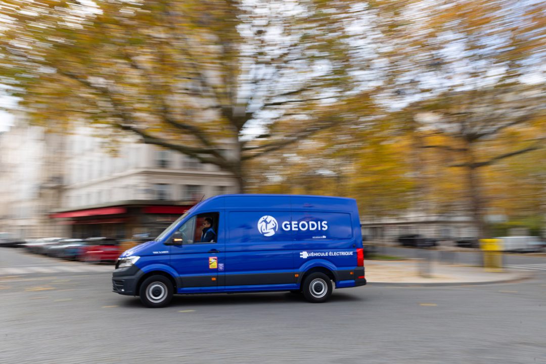 A new GEODIS distribution hub dedicated to low-carbon deliveries in Paris. Image: GEODIS