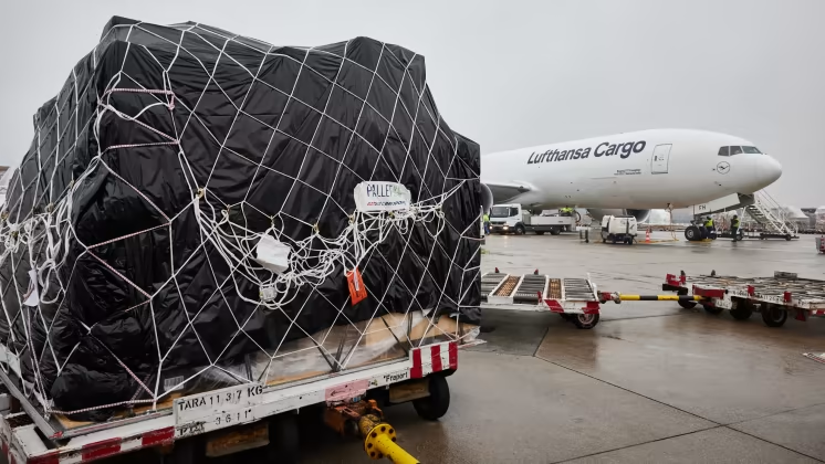 Lufthansa Cargo to use new, lighter transport nets to secure cargo pallets. Image: Lufthansa Cargo