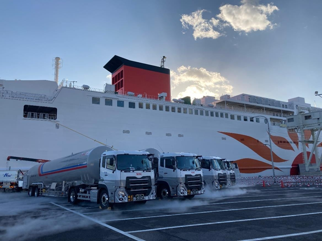 Sunflower Kurenai - Japan's first LNG fueled ferry gets its first fuel supply. Image: MOL
